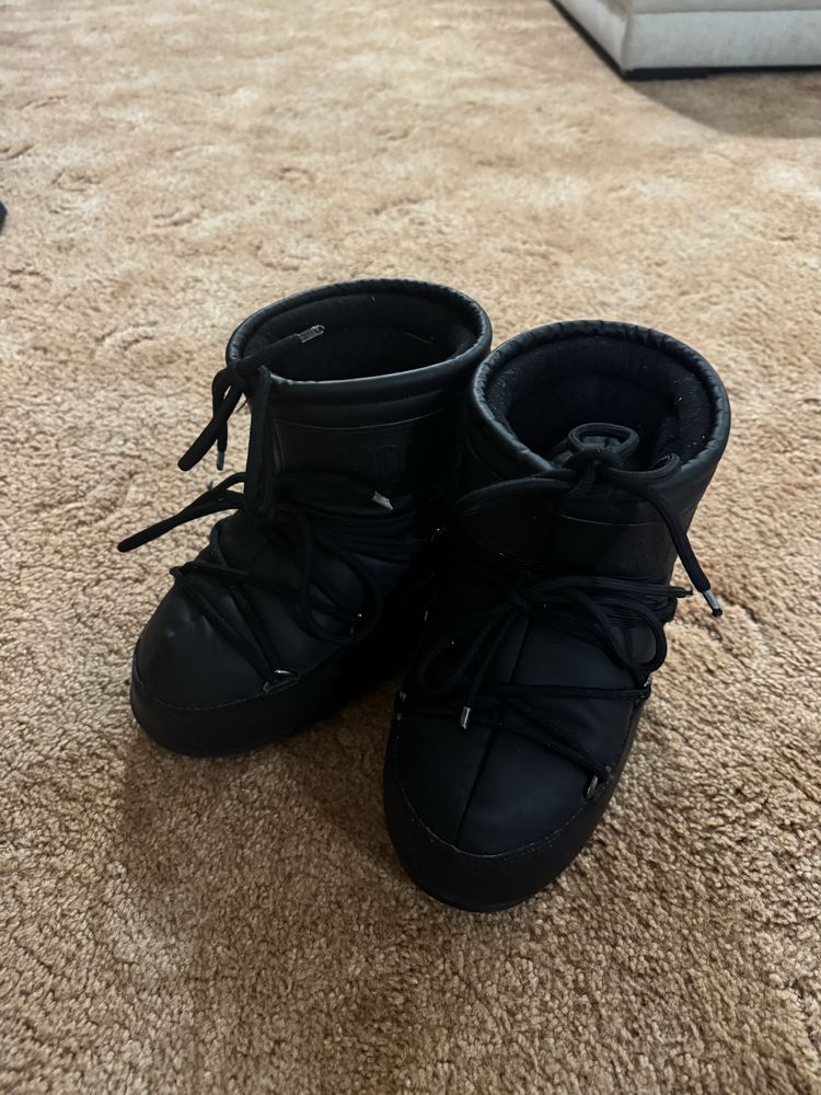 Обувки moon boot