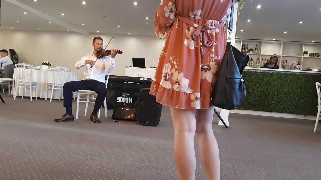 Cafe Concert la vioara sosire invitati sau la aperitiv