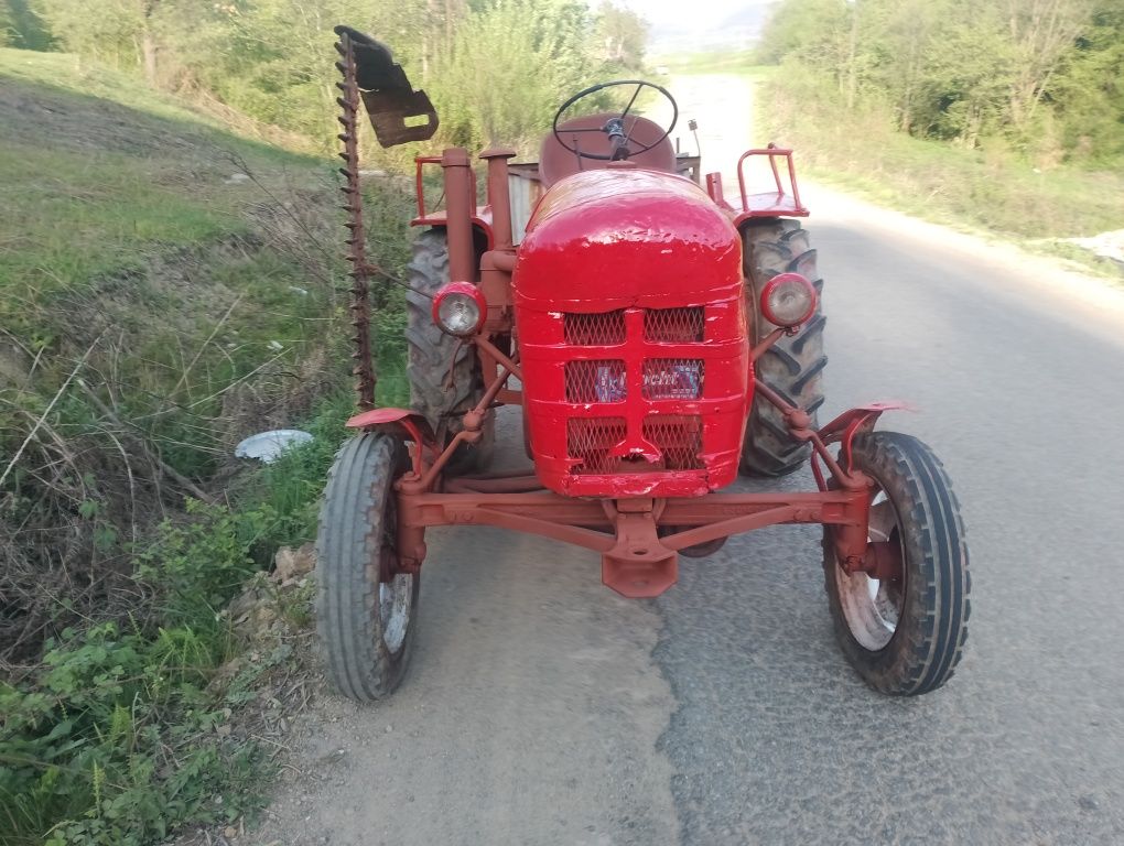 Tractoras 1 piston cu coasa laterala și tiranț