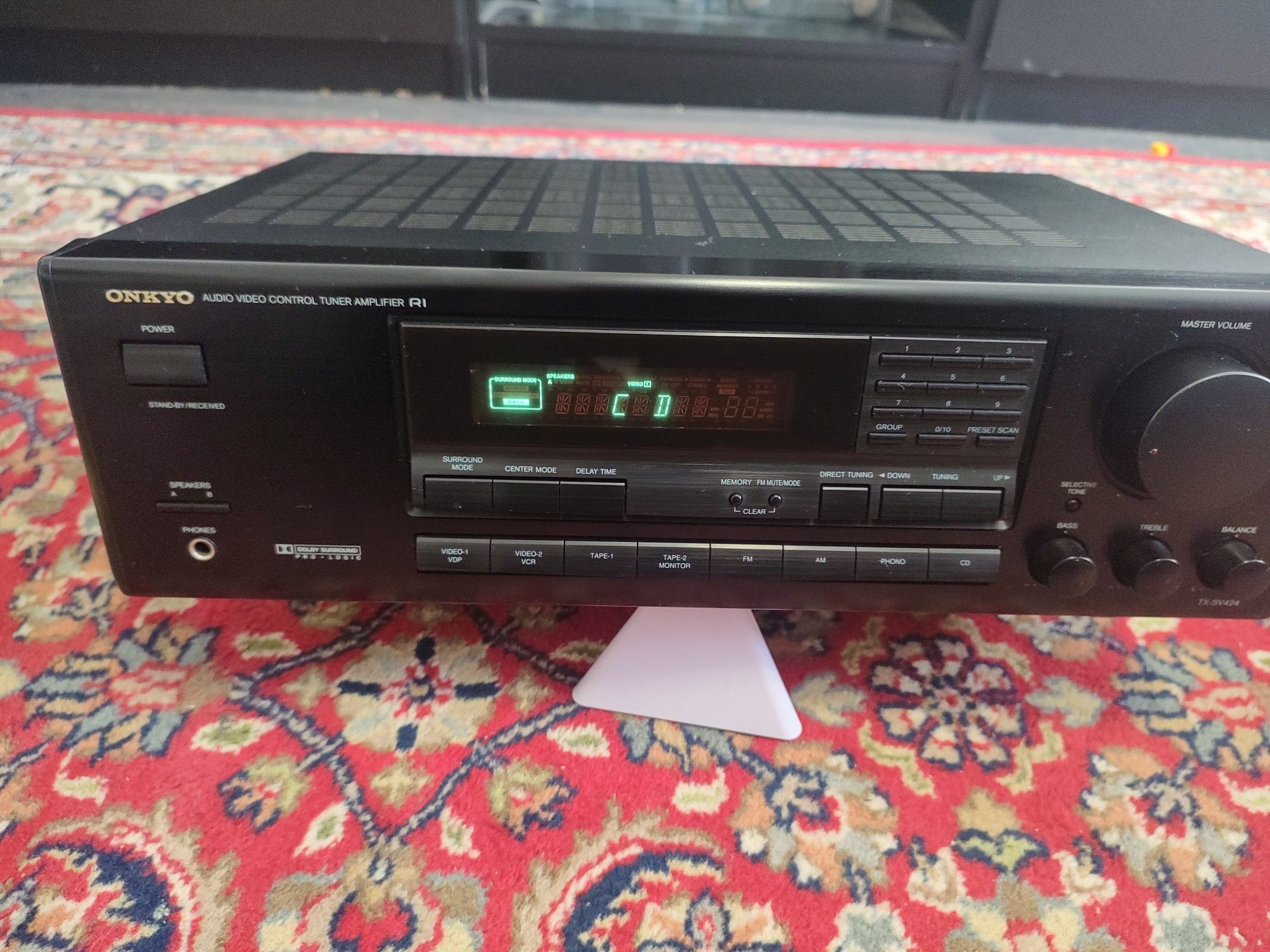 Se pune la vânzare Amplitunner Onkyo TX SV424,cu telecomandă 4in1