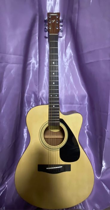 Гитара в отличном состоянии, гитара с рук музыканта .