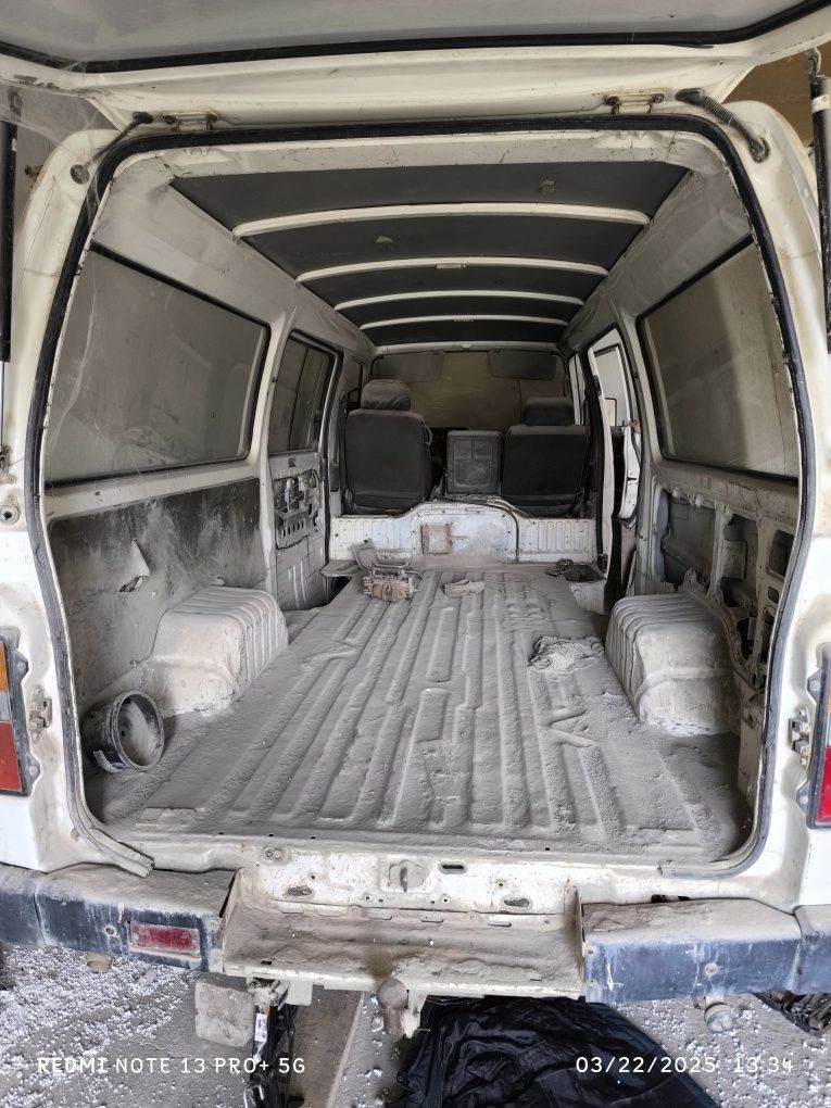 Nissan Urvan минивен сотилади