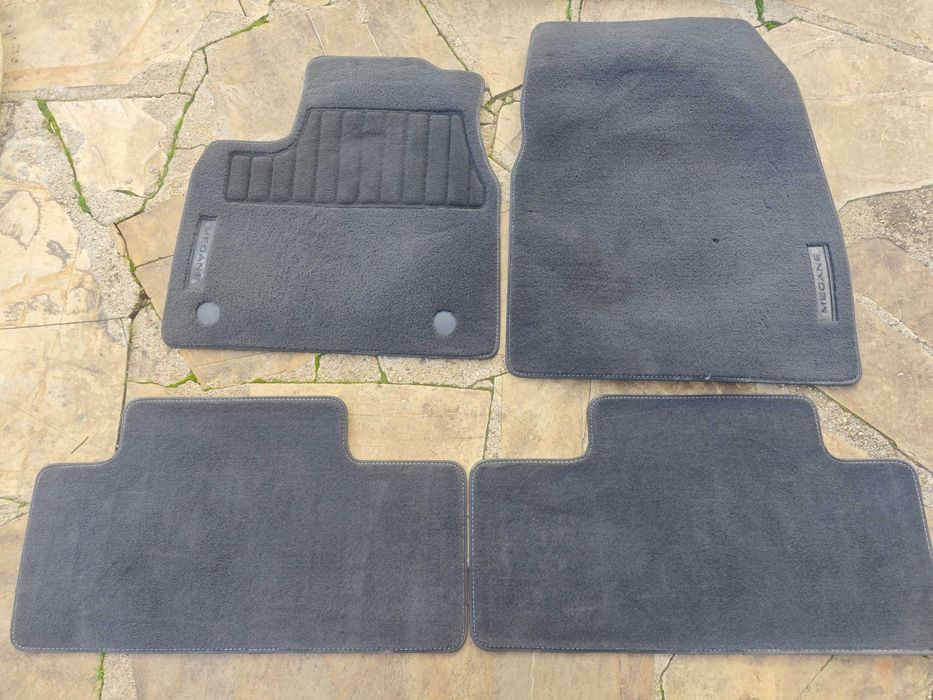 Стелки гумени и мокетени за Renault Megane E-tech