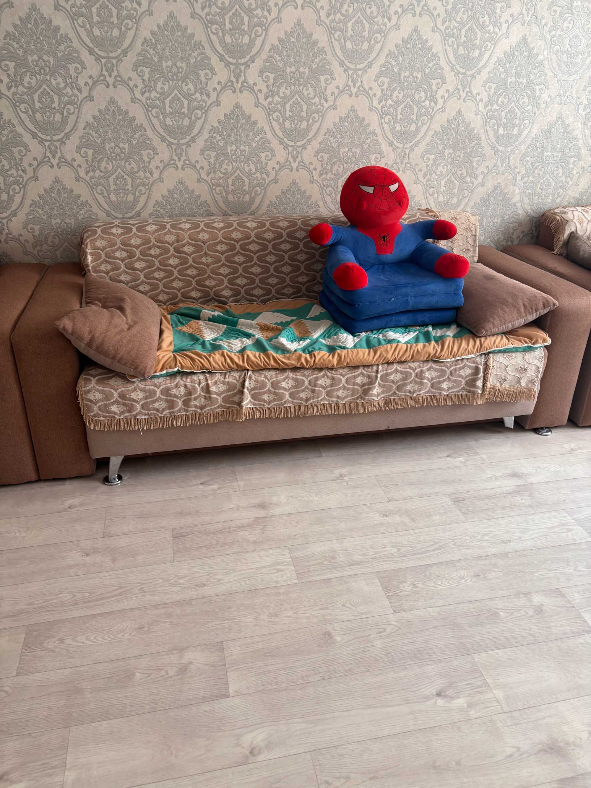 Диван 1, софа 1, кресло 1, с чехлом, б/у. Раскладные.