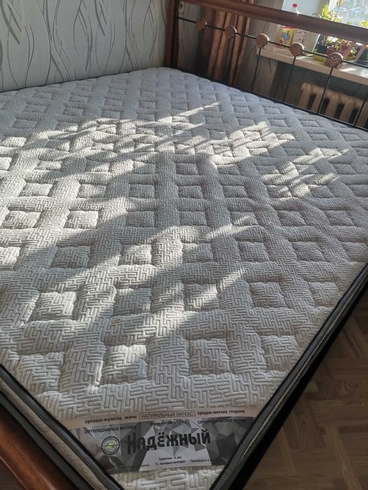 Продам кровать двуспальную б/у