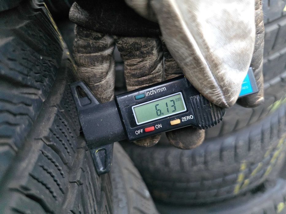 2бр Зимни гуми 235 35 19 - Continental