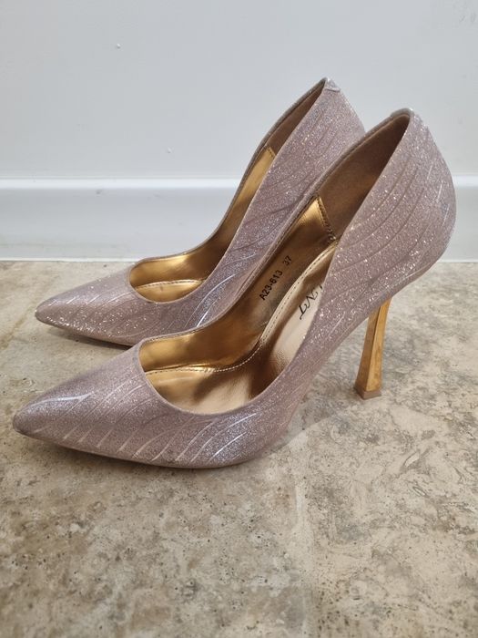Pantofi eleganti