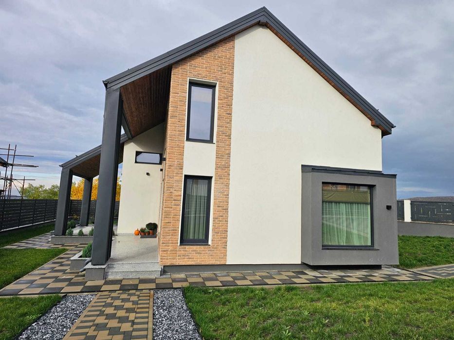 Vila de lux in complex privat Bucium-Visan,4 camere,3 bai, living 25mp