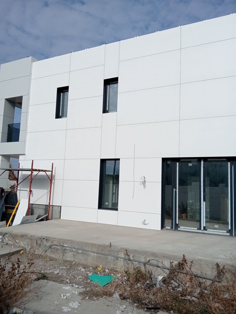 Fațade ventilate placate  cu alucobond , fibrociment,ceramica, hpl