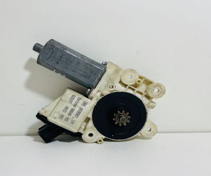 Motoras macara  geam stanga fata 106045103 Opel Astra G seria