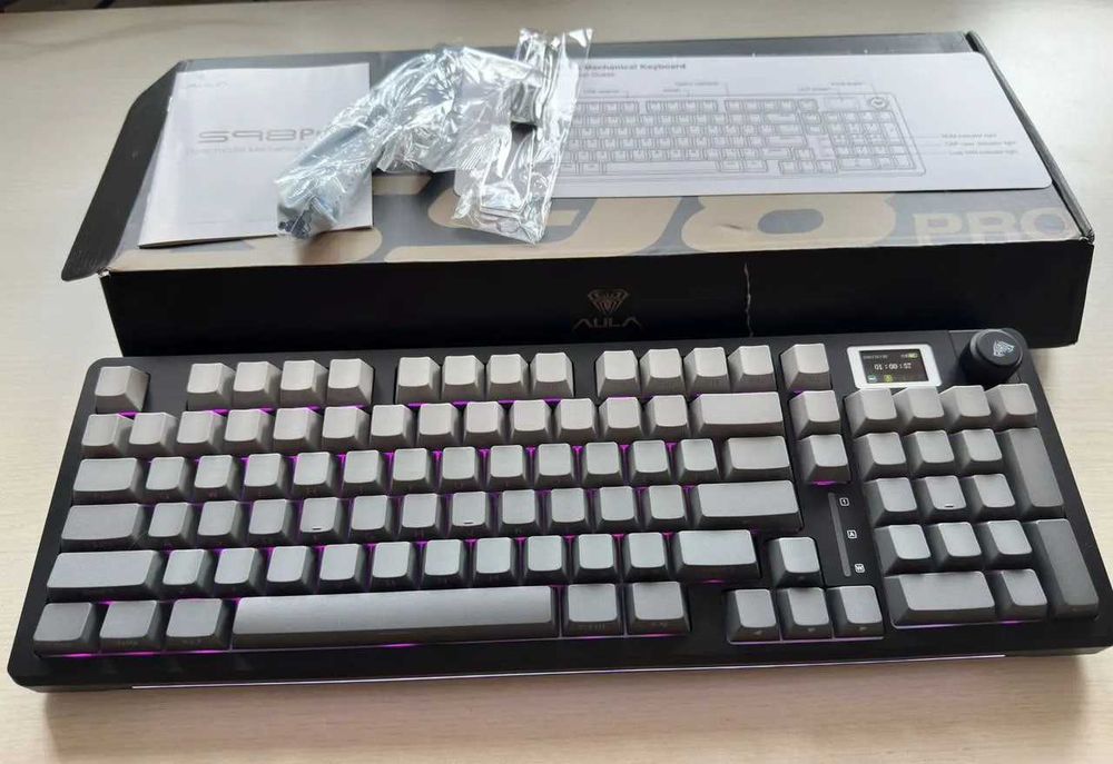 Tastatură mecanică