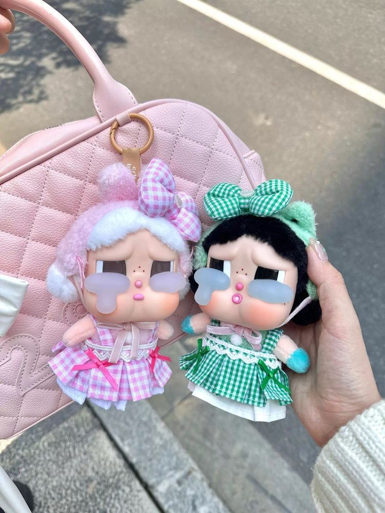 Blind box CryBaby Pop Mart figurina de colectie noua si sigilata