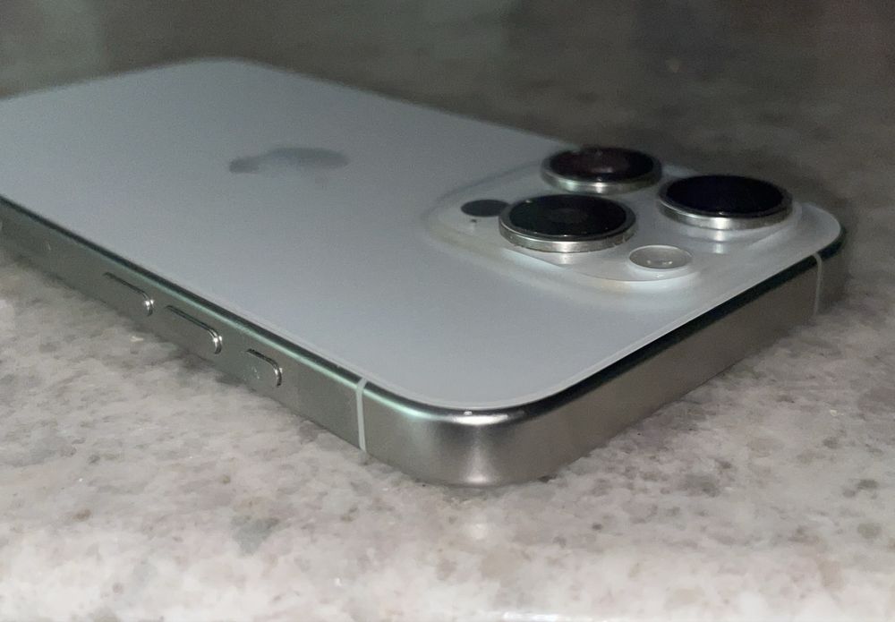 Iphone 15 pro 256GB бял