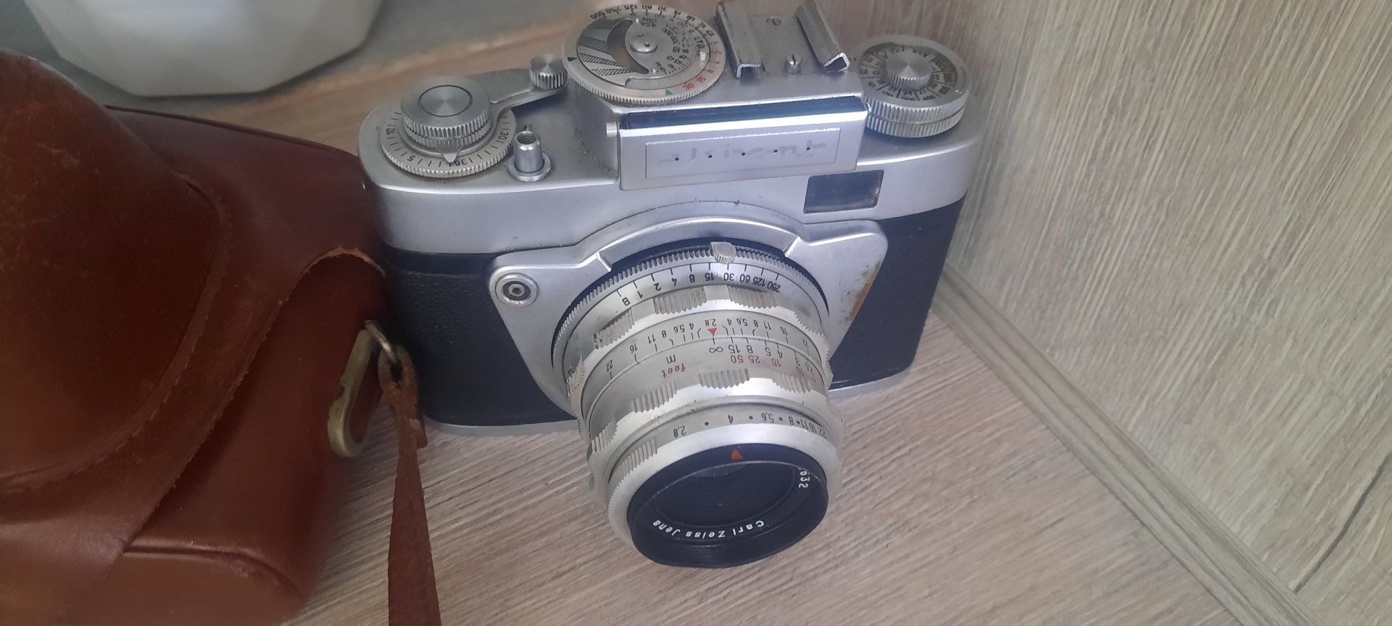 Фотоапарати    Carl Zeiss