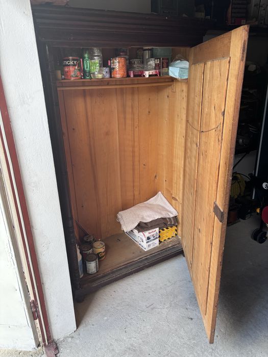 Vand dulap antic cu o singura usa