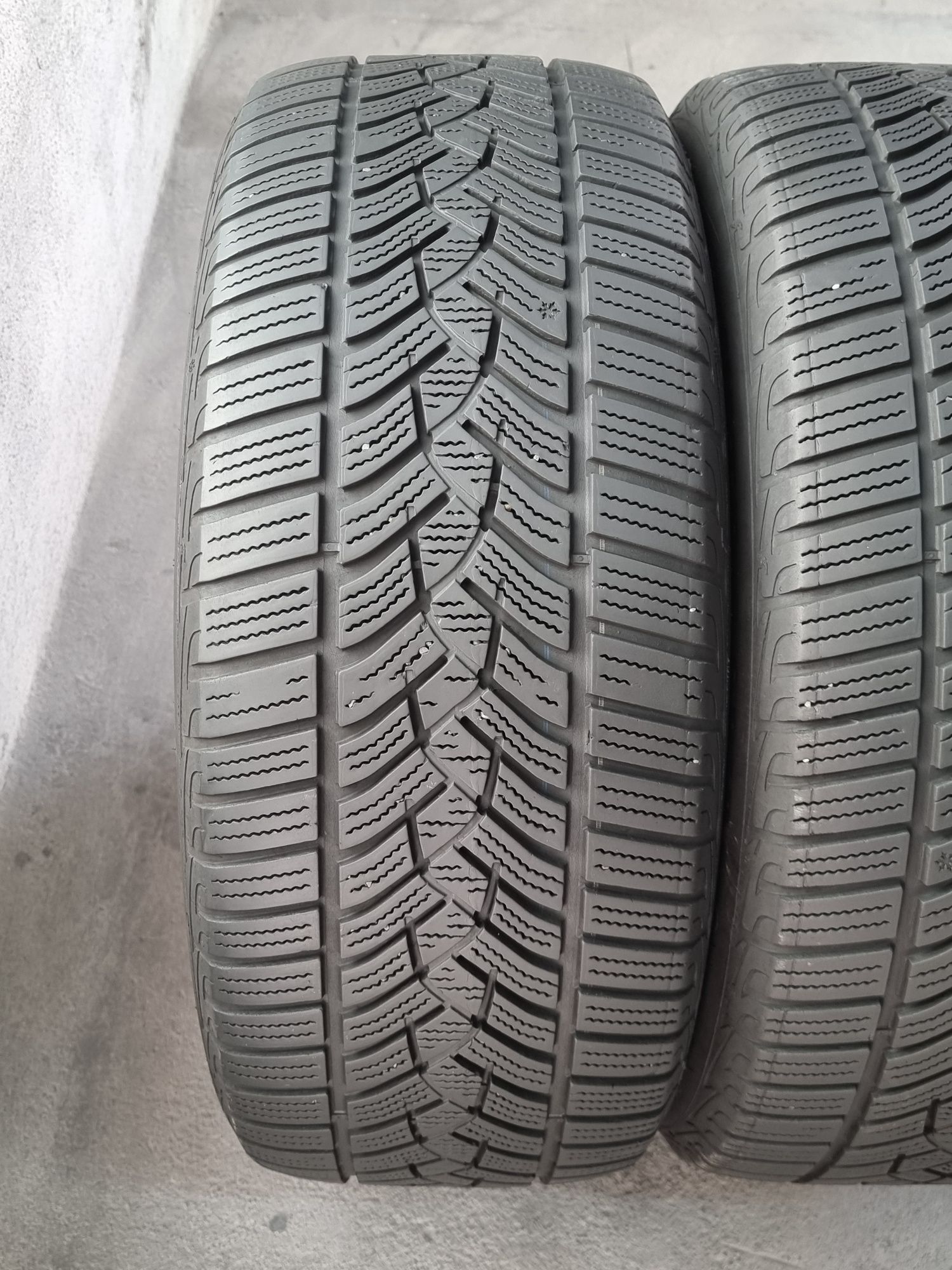 225/50/17 Goodyear 2Броя: 130лв 6мм Run on flat