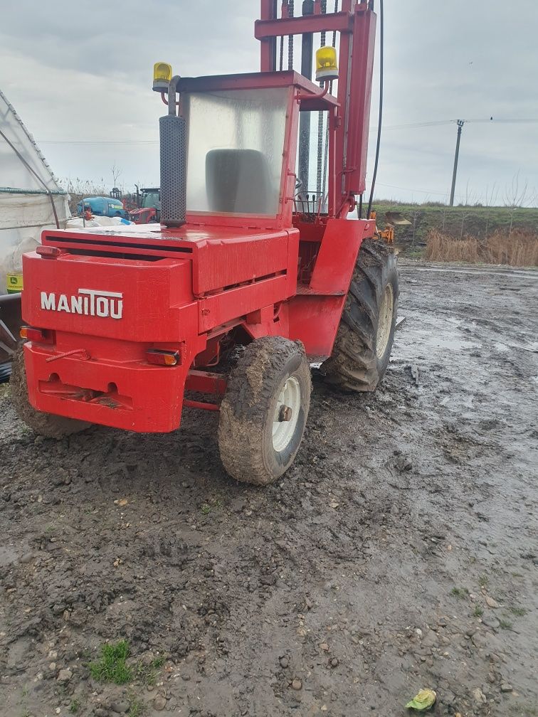 Stivuitor de teren accidentat manitou