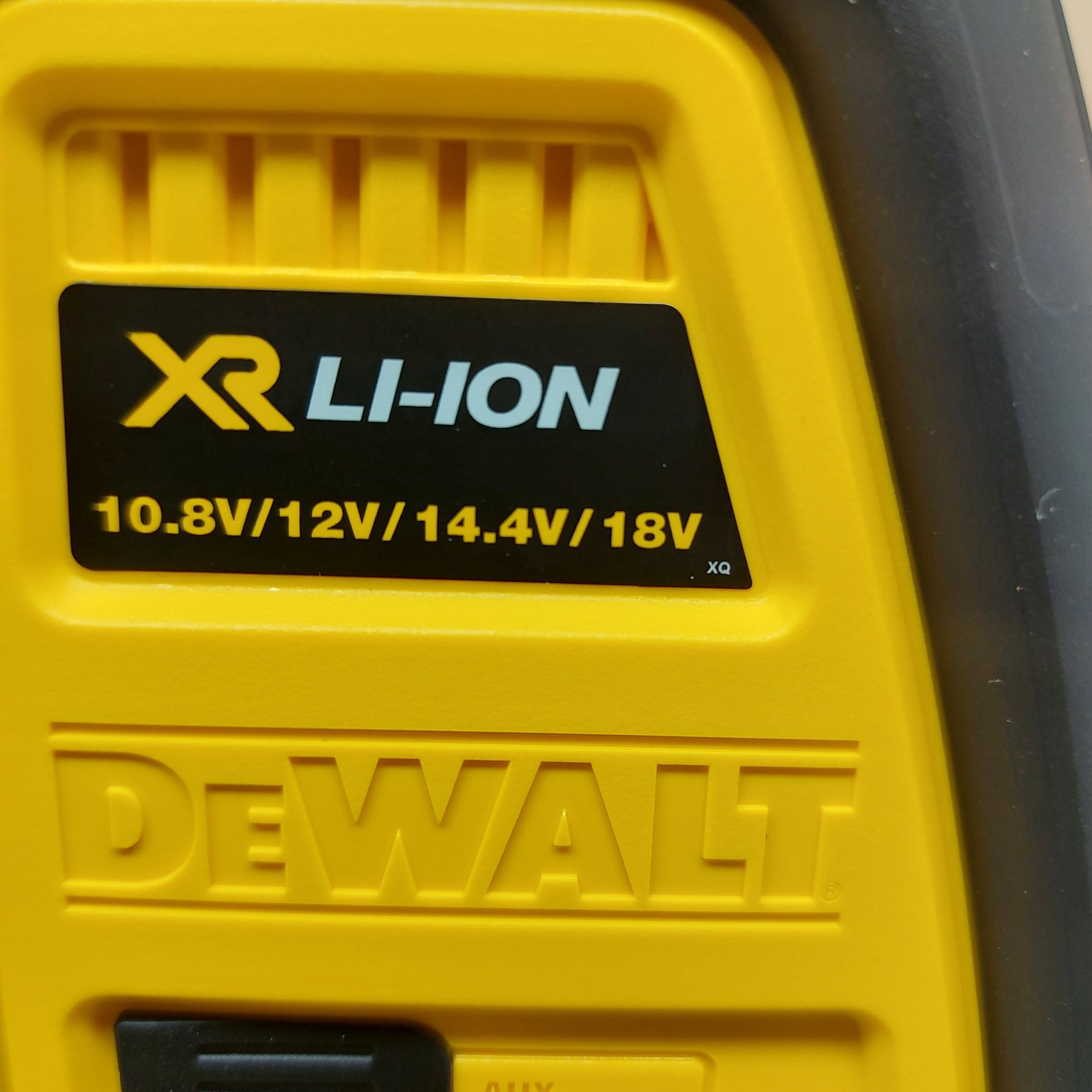 Нова блутут колонка DEWALT DCR006