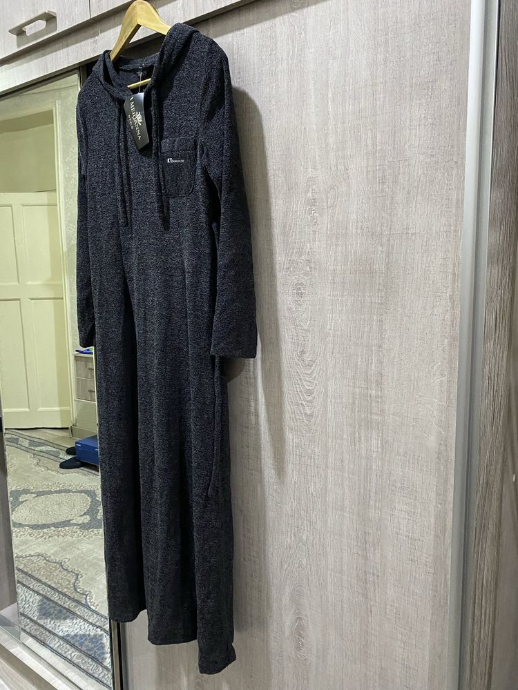 Продам платье с капюшеном модное