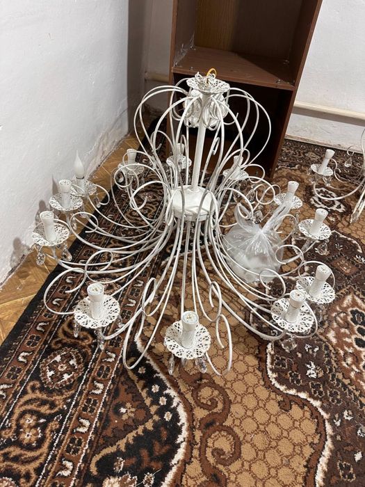 Люстры в хорошем состояний