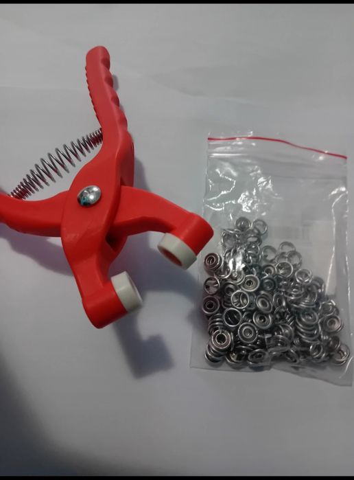 Capsator cu 200 capse. Nou