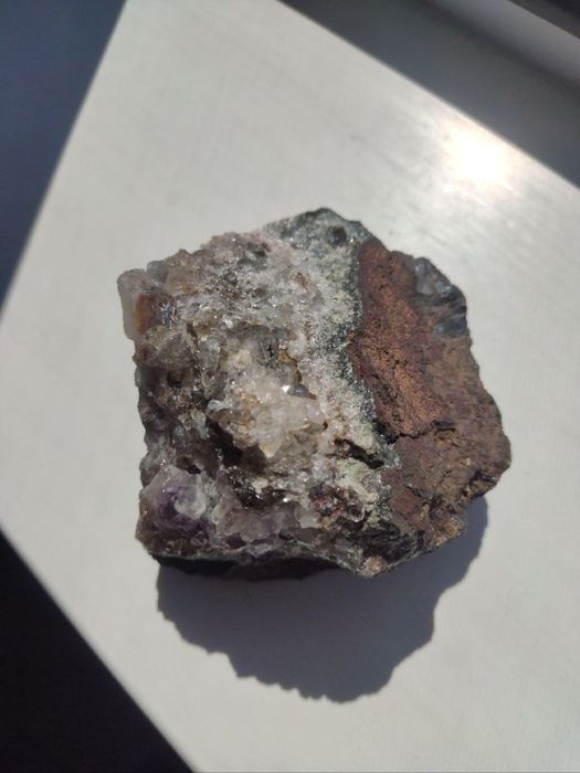 Кварц, аметист на гептите (железе)