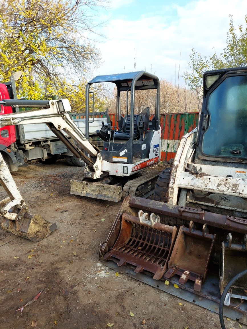 Miniexcavator Bobcat 322 de închiriat