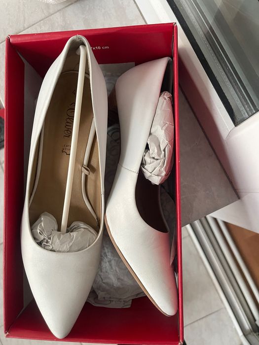 Pantofi albi de ocazie