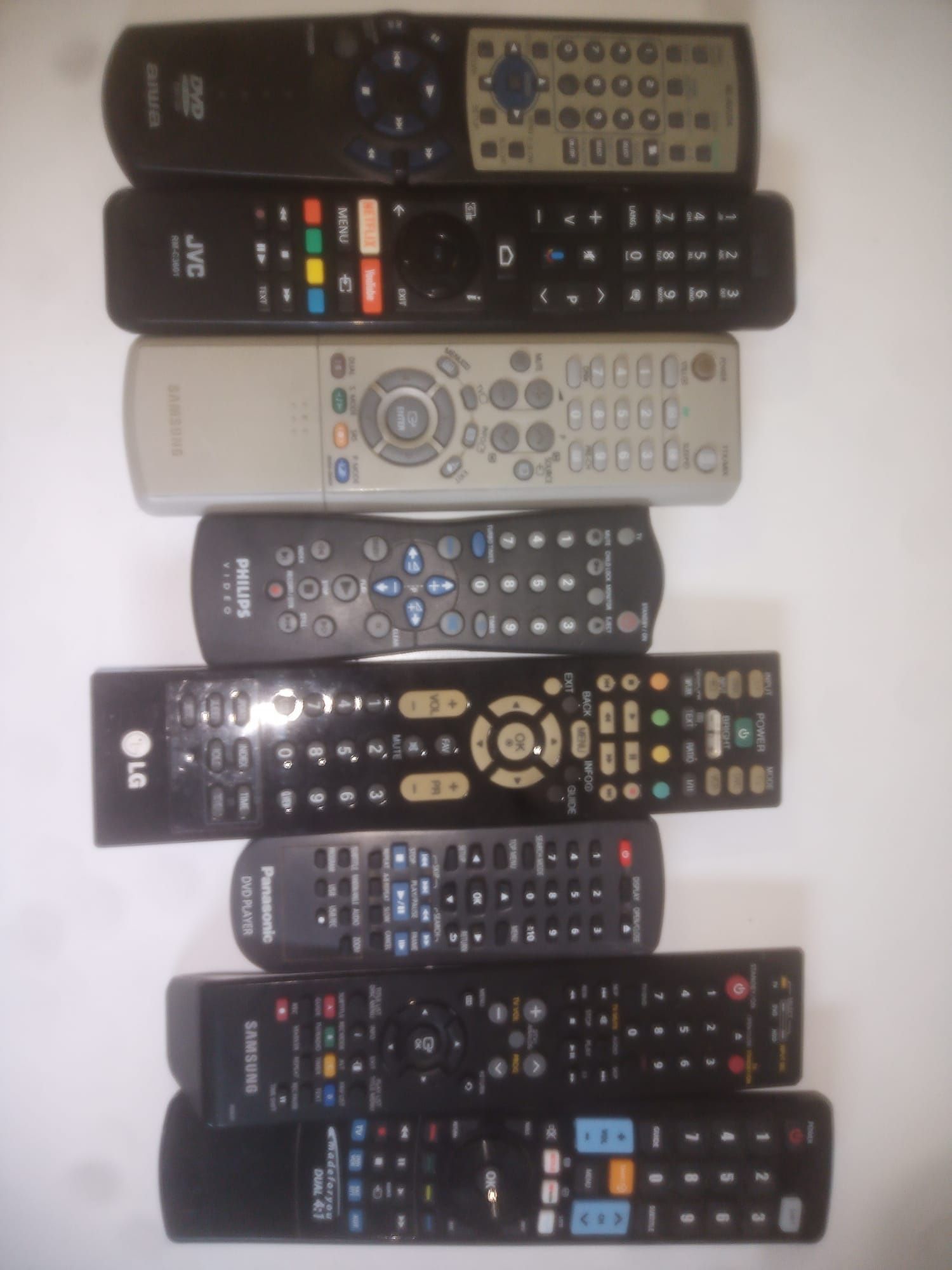 Telecomenzii pentru TV, DVD, VHS