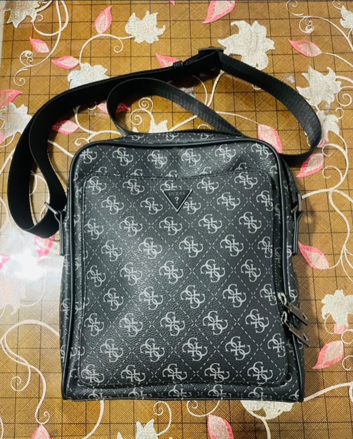 Сумка GUESS / Оригинал / Могу предоставить доказательства