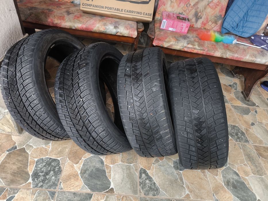 Зимни гуми 235 45 18
