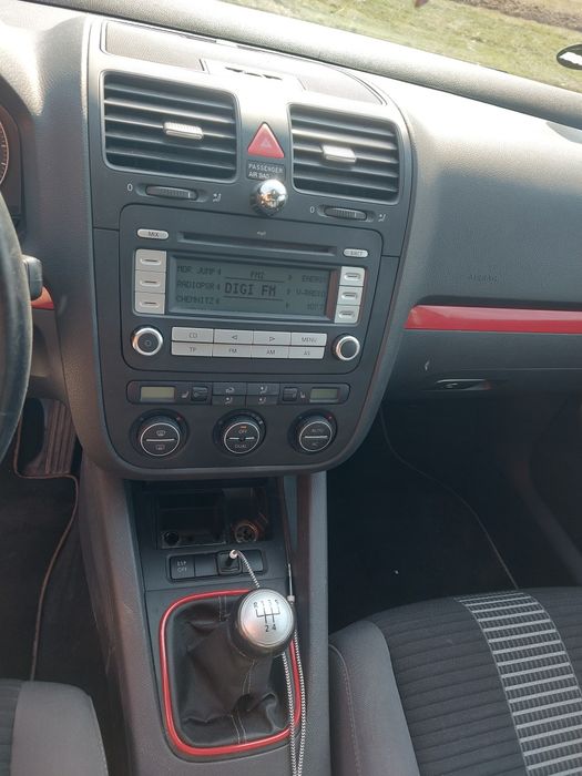 de vanzare golf 5 1,6 benzina mpi ,102 cp