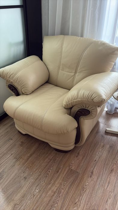 Продам срочно два кресла