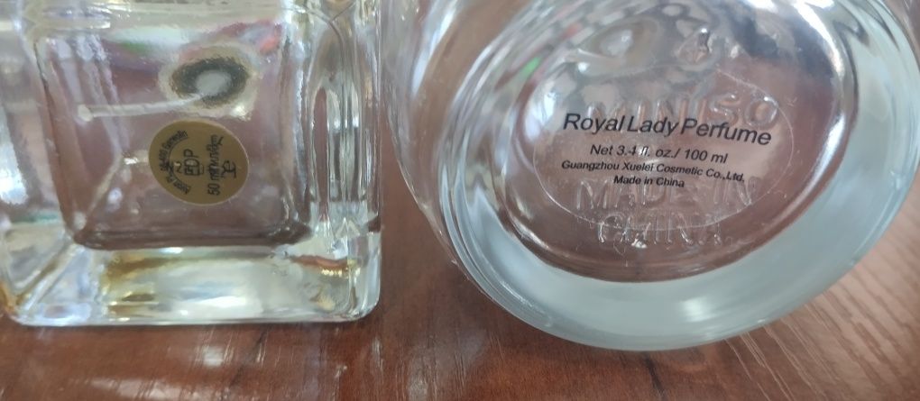 Флаконы от духов.