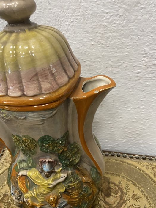 Порцеланова кана Capodimonte Италия с релефна украса
