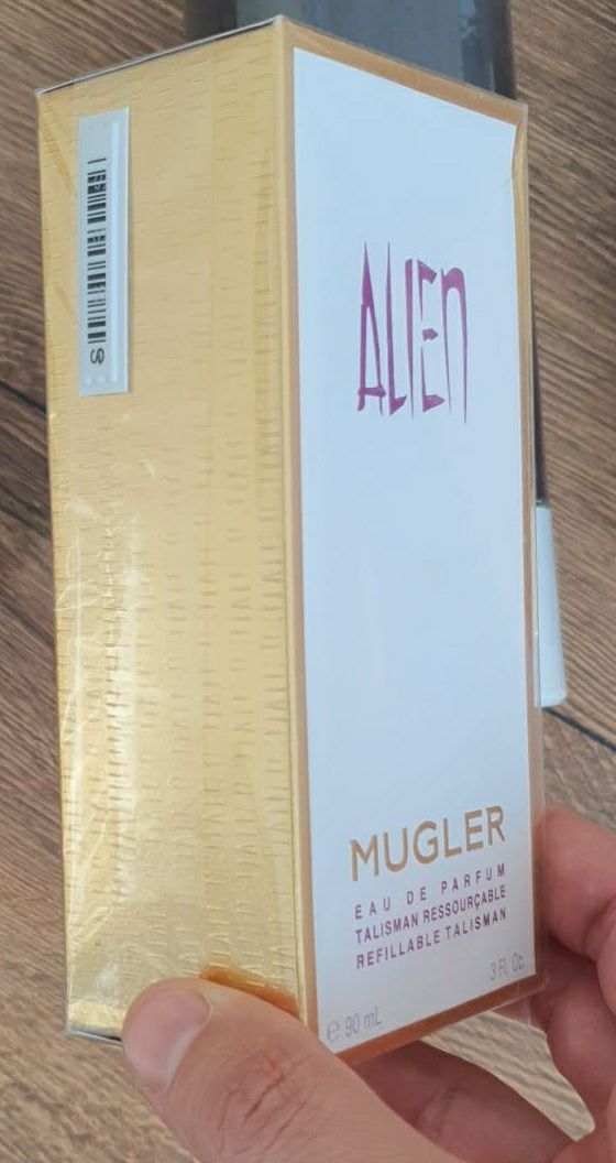 Alien Mugler dama