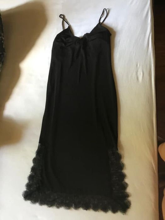 Rochie neagră, cu dantela in partea de jos , marimea 38