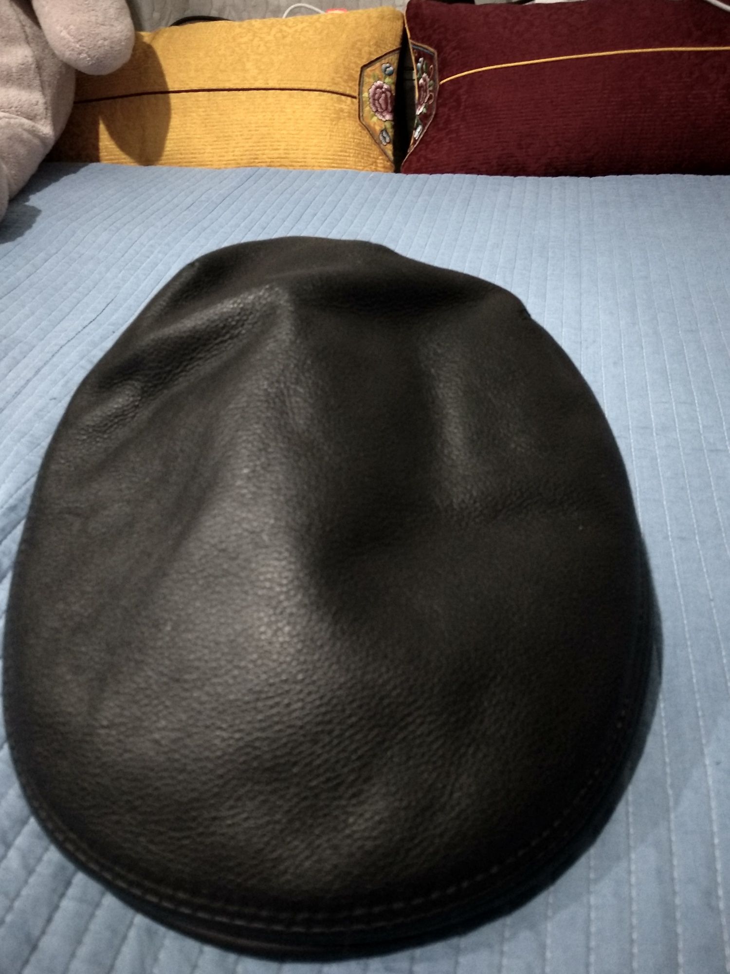 Мужская кожаная черная кепка XL, наш адрес Сайрам центр