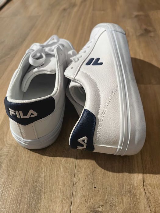 Sneakers FILA albi, mărimea 40 – ca noi, preț redus!