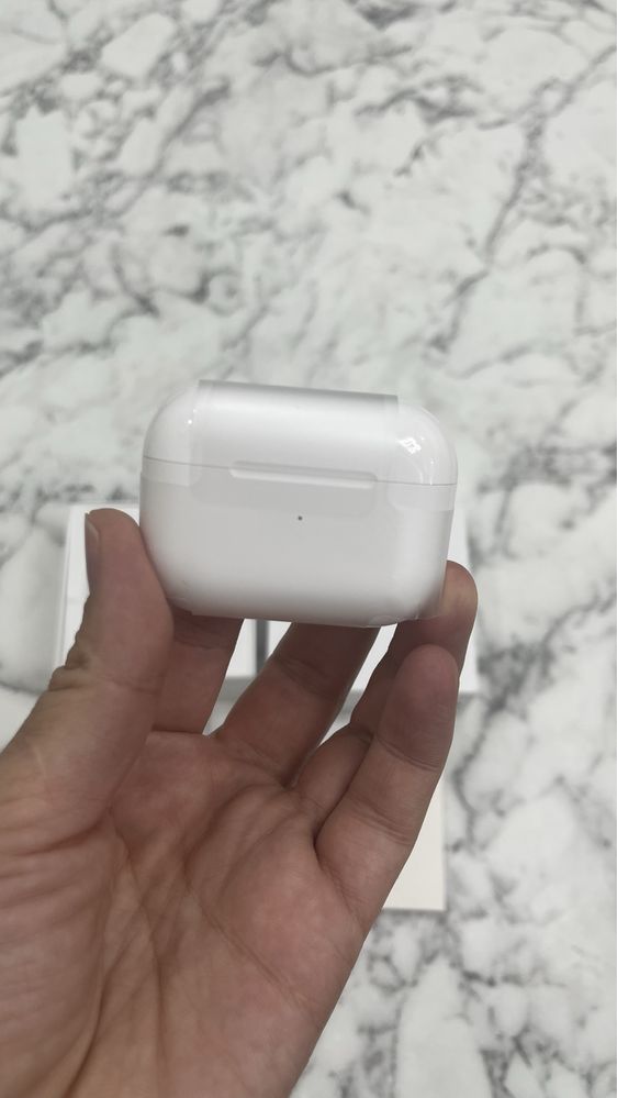 Продаю AirPods Pro