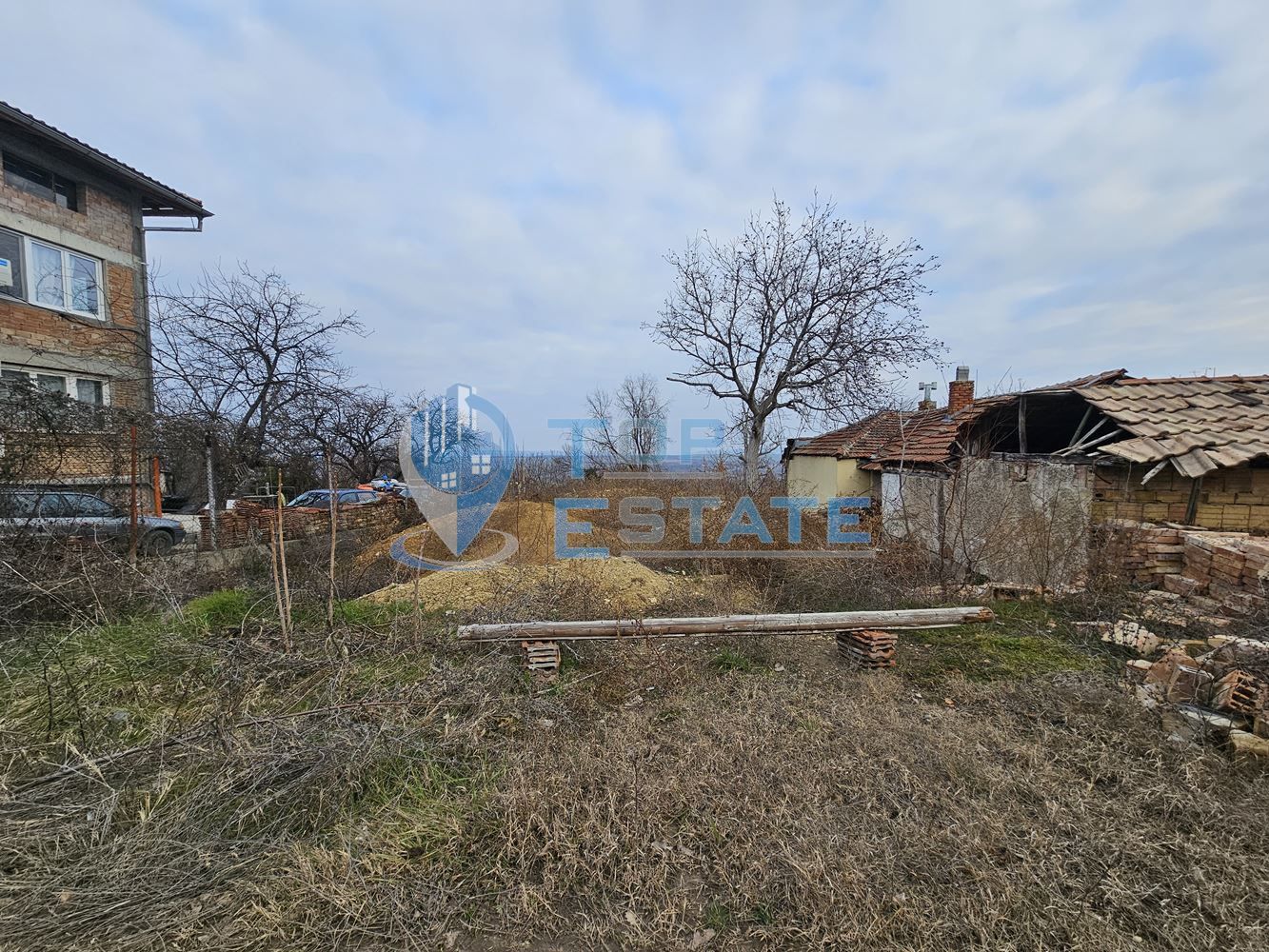 Парцел с панорамна гледка в регулация с ток и вода в град Горна Оряхо