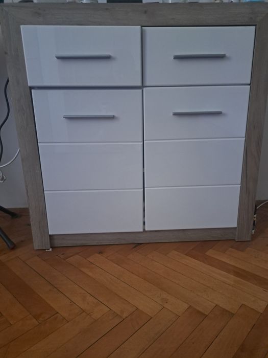 Comodă.  Folosit puțin
