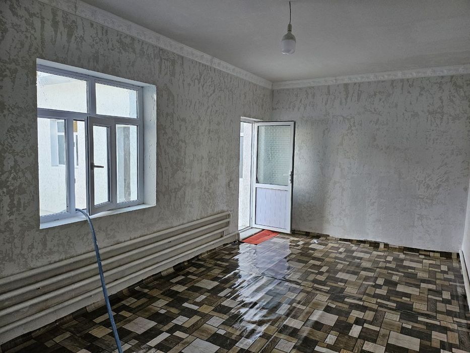 Ховли сотилади. .