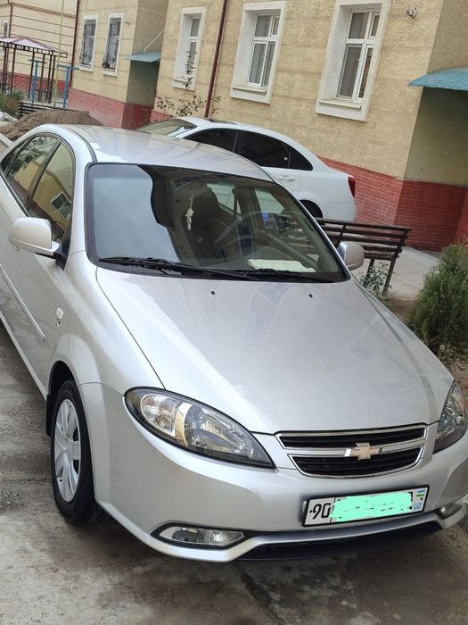 Urganch shahrida Lasetti sotiladi