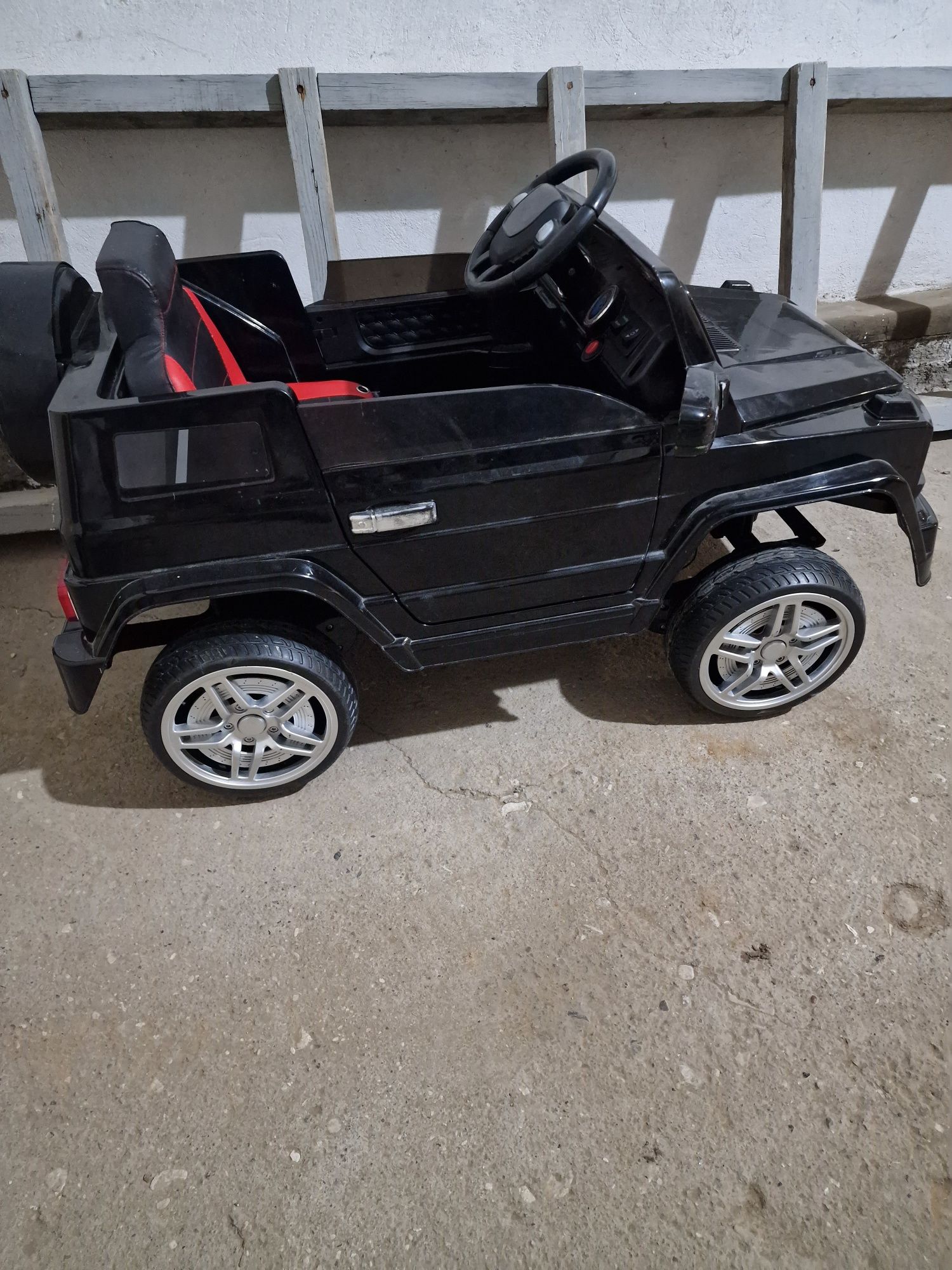 Продам детскую машину