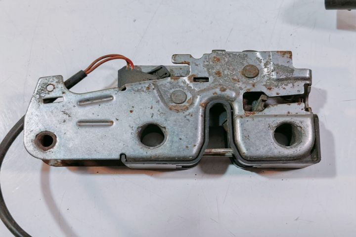 Broasca Capota  3C2823509 Volkswagen VW Passat B6