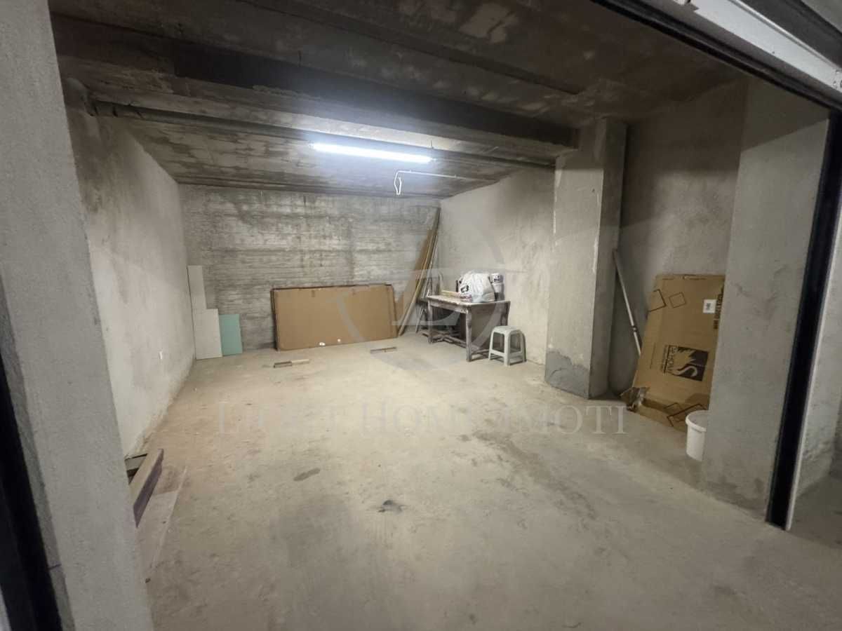 Продава се Тристаен апартамент в Пловдив, Кючук Париж - 115 кв.м за 1774 €/кв.м - Снимка #17