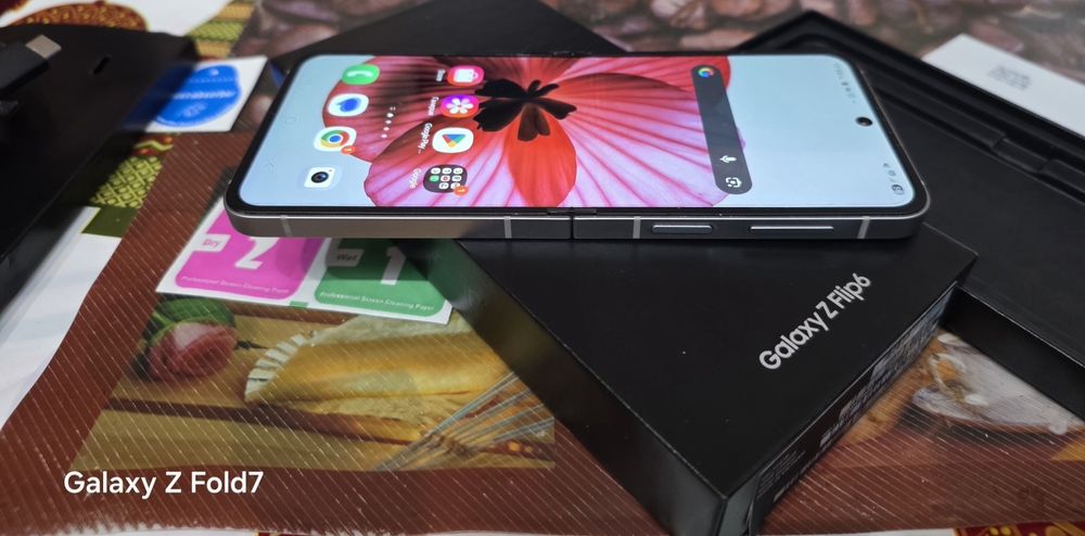 Смартфон Samsung Galaxy Z Flip6, 12GB RAM, 256GB, 5G, Silver Shadow