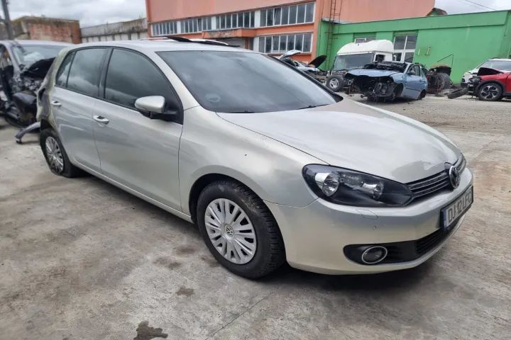 Dezmembrez  VW Golf 6, an 2009, motor 1.6 benzina 102cp cod motor BSE,  dezmembrari piese cutie