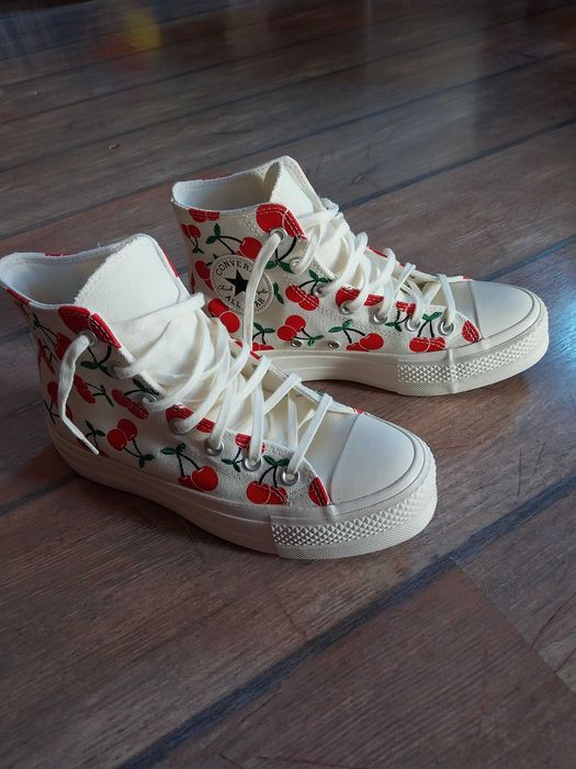 Дамски кецове с черешки CONVERSE Chuck Taylor All Star Lift